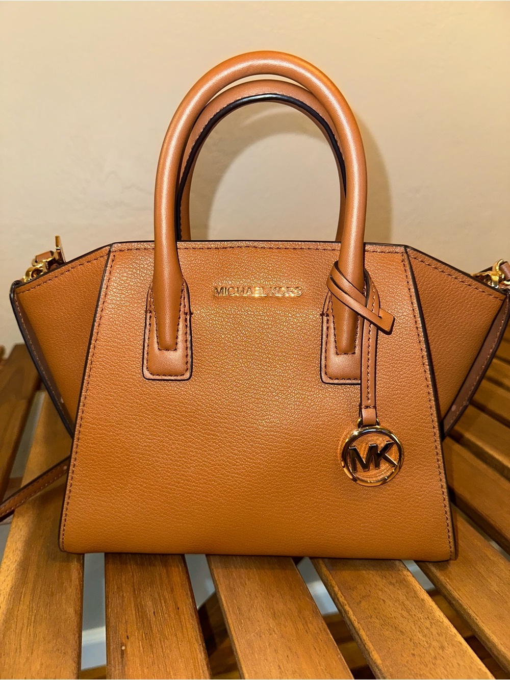Michael Michael Kors

AVRIL SMALL LEATHER TOP ZIP SATCHEL
Regular price $298.00
